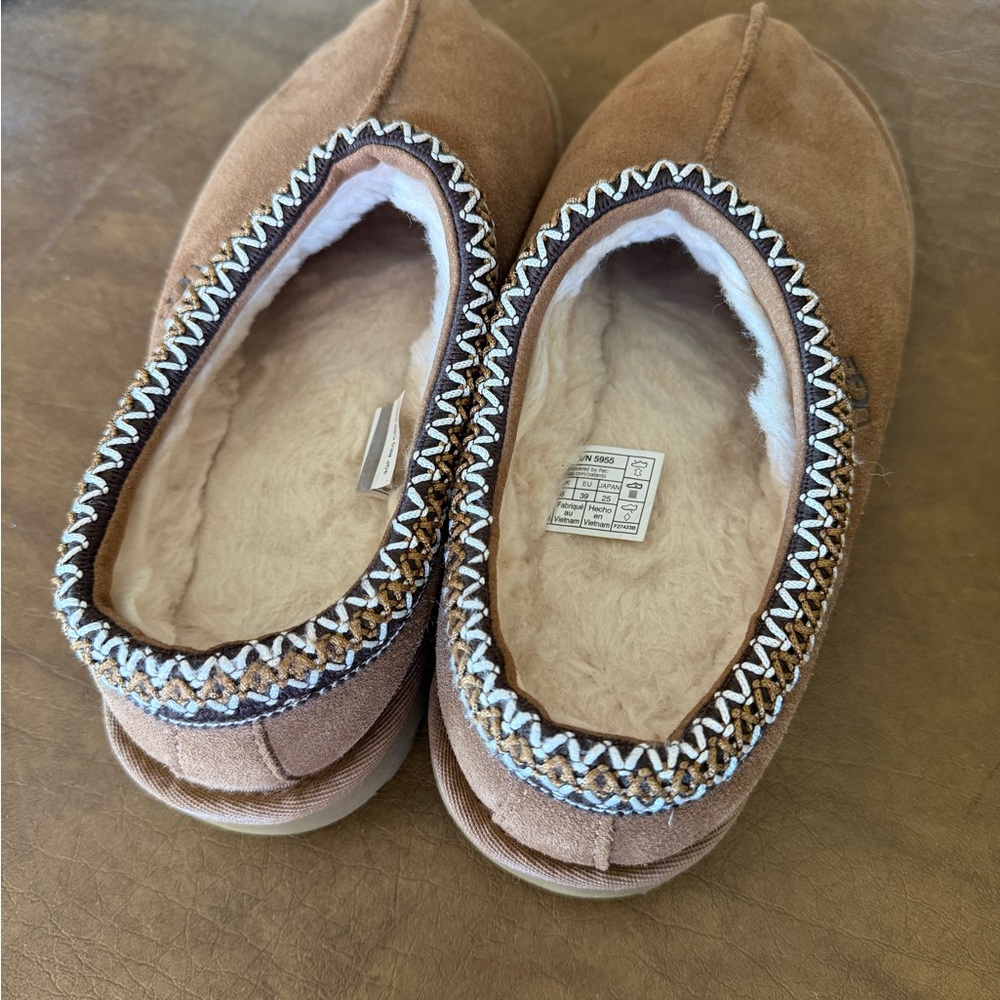 EUC UGG Tasman II (Chestnut) - Picture 2 of 6